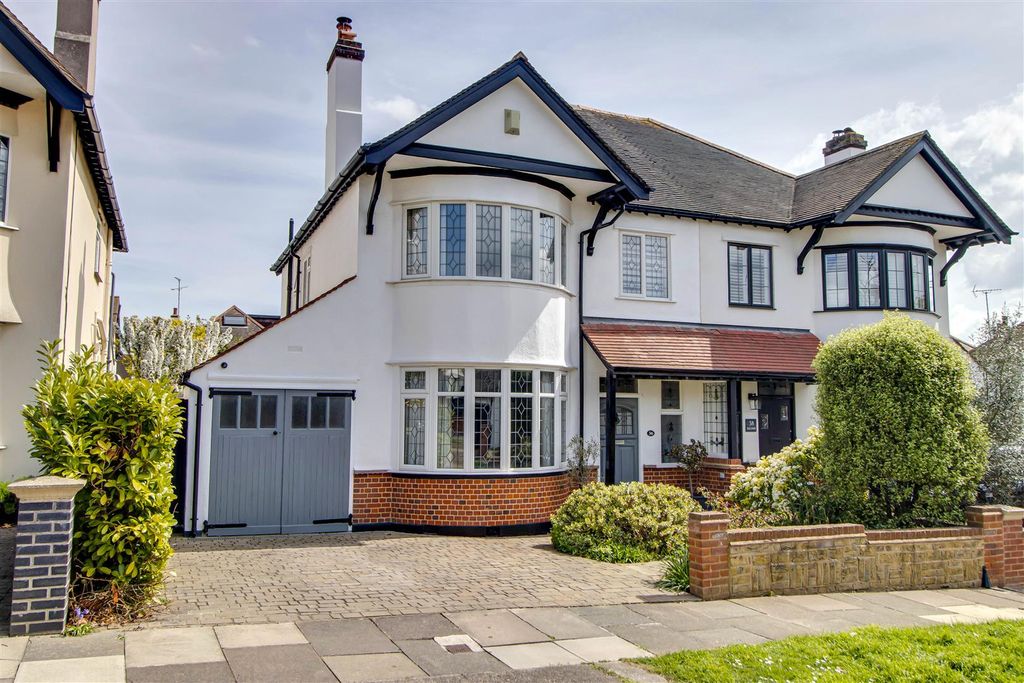 Property photo 1 of 24