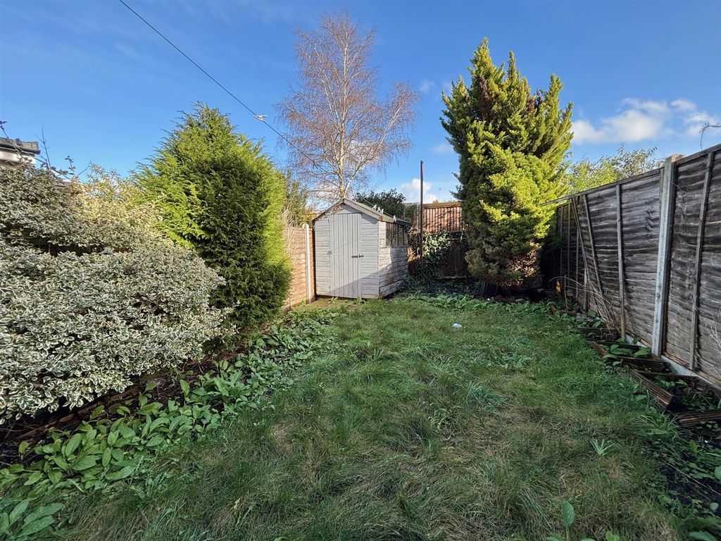 Property photo 3 of 13 Gdn.Jpg