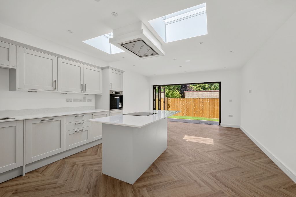 Property photo 1 of 15 Picture No. 05