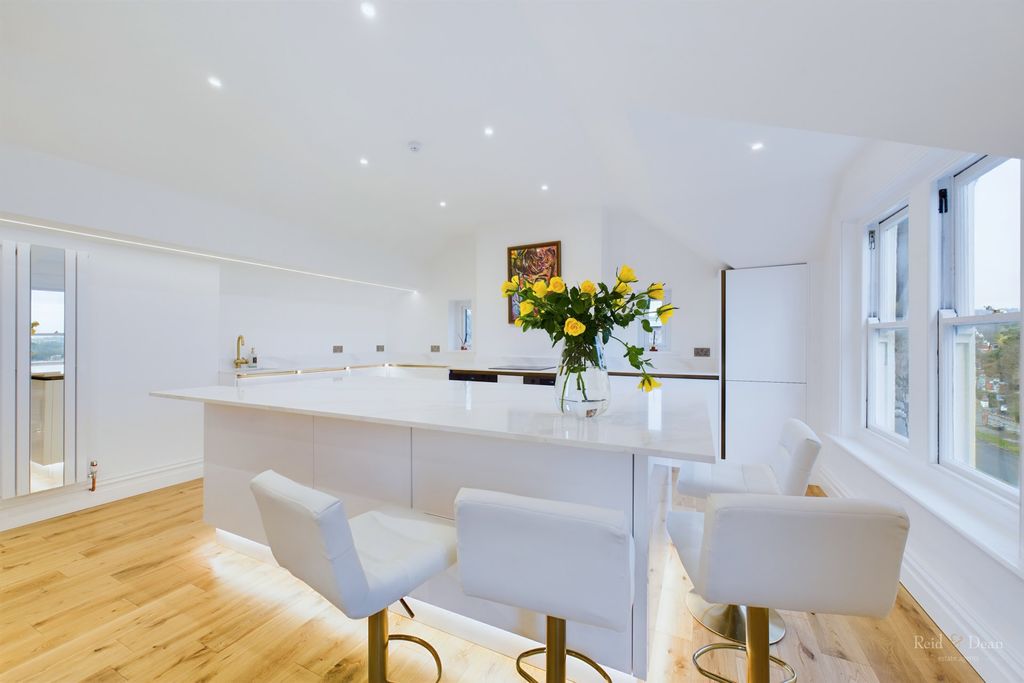 Property photo 2 of 12 1066-Hr-2.Jpg