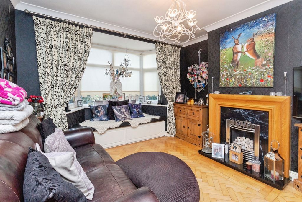 Property photo 2 of 14 Lounge