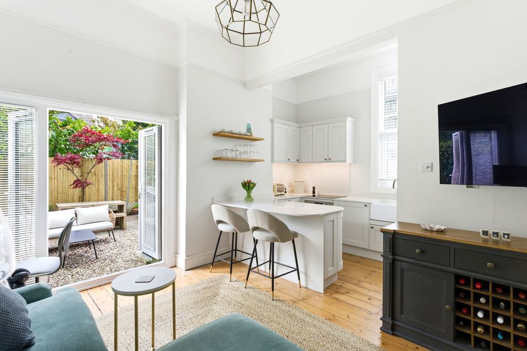 Property photo 2 of 25