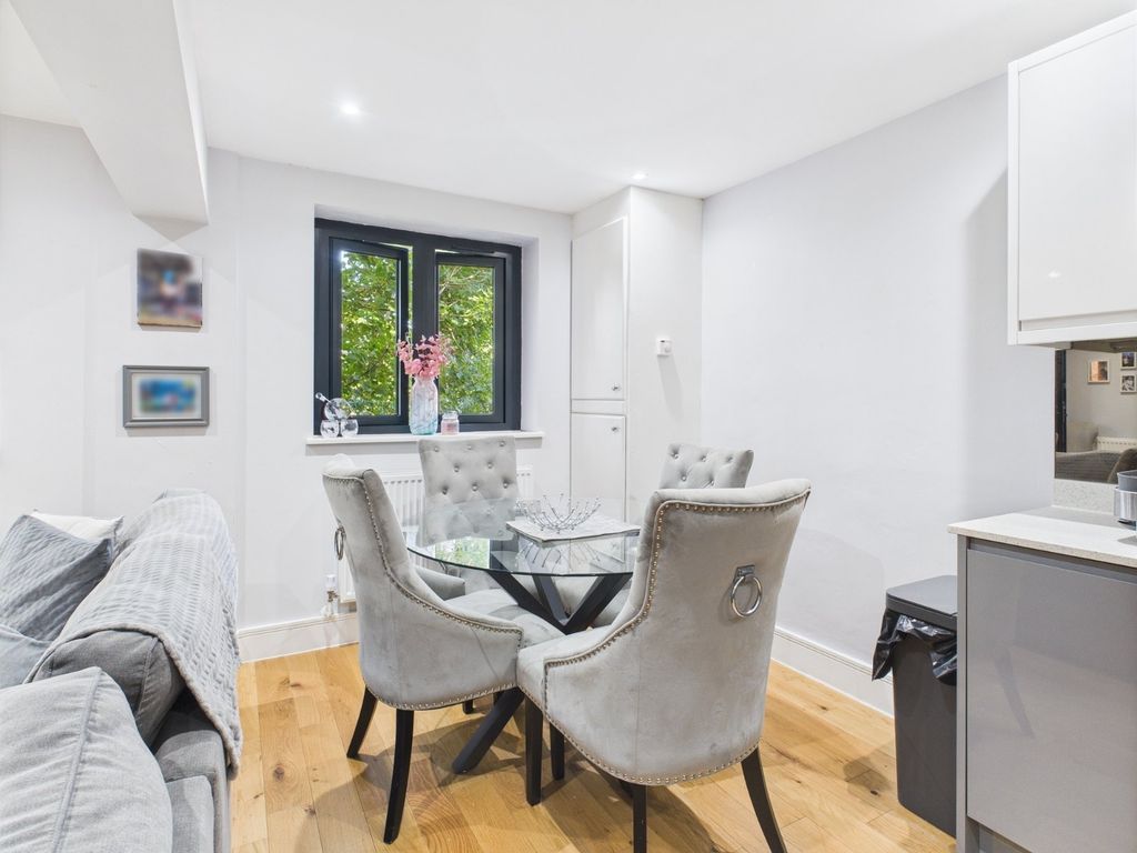 Property photo 3 of 10 Dining Area