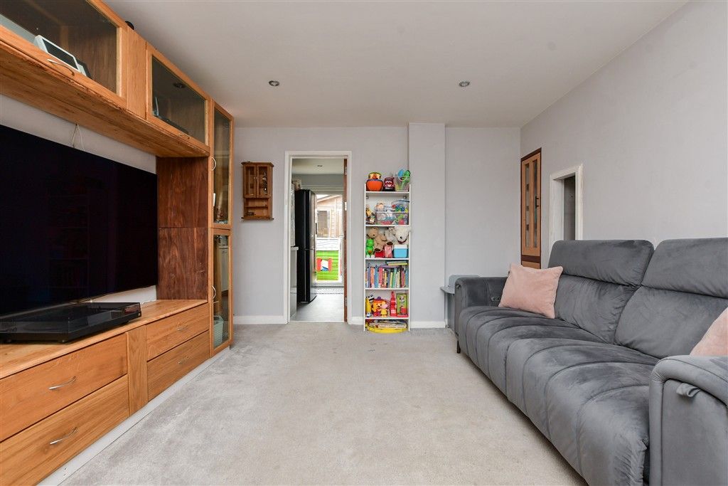 Property photo 3 of 9 Lounge