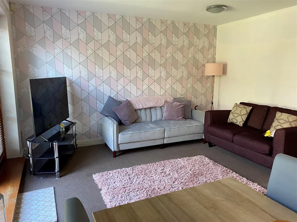 House in Northampton, West Northamptonshire - View 6