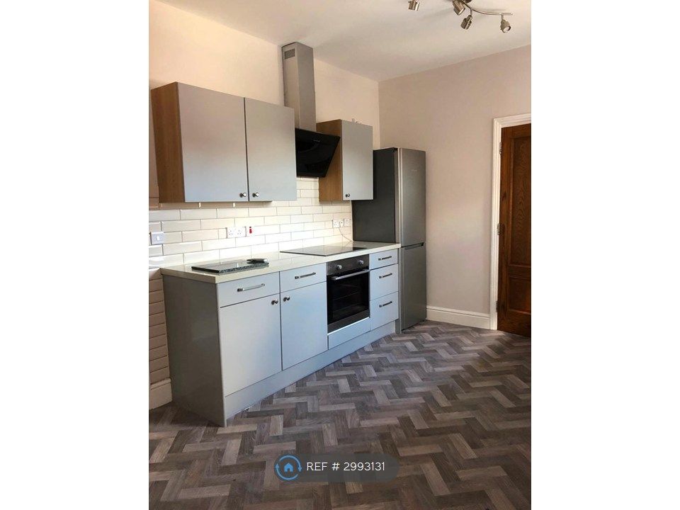 Property photo 1 of 6 Kitchen