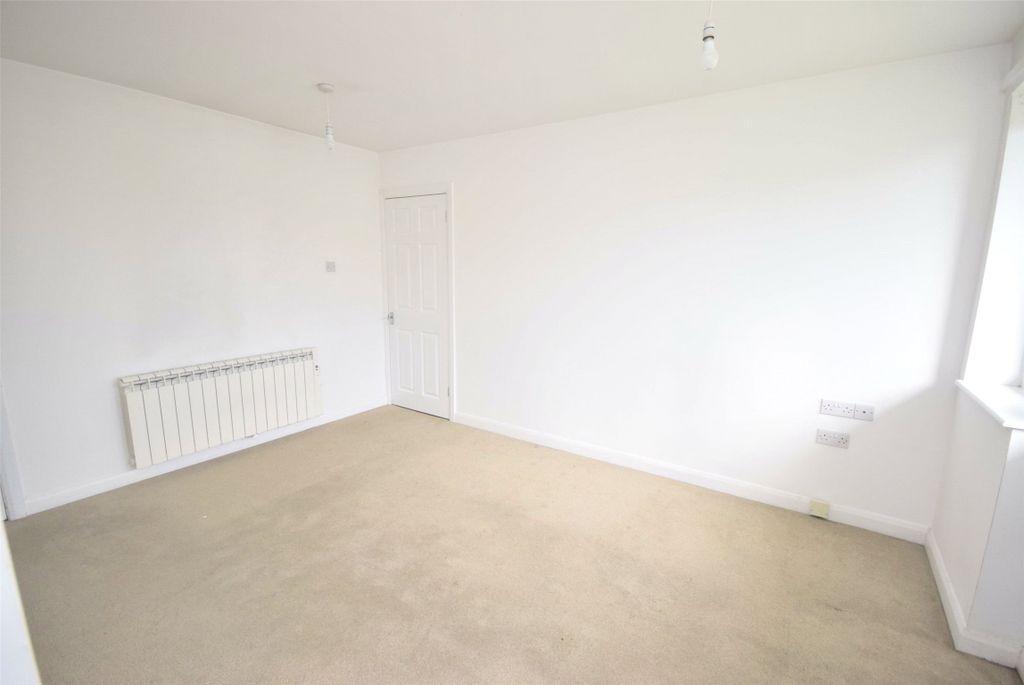 Property photo 2 of 8 Picture No. 14