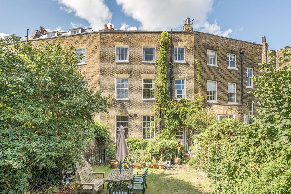 Property photo 3 of 25 Rear Garden