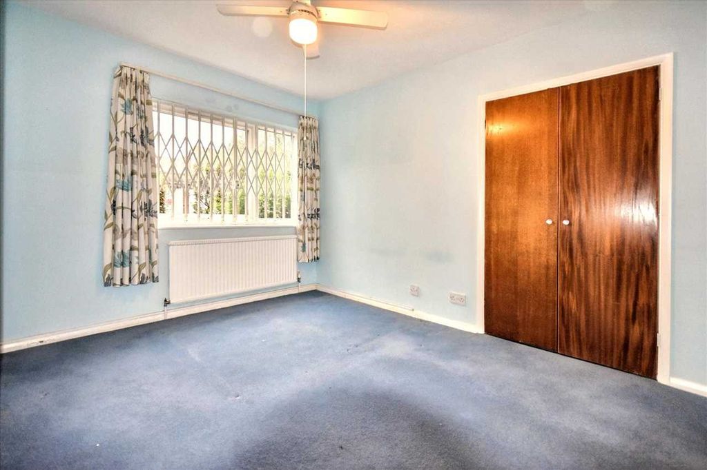 Property photo 3 of 10 Bedroom