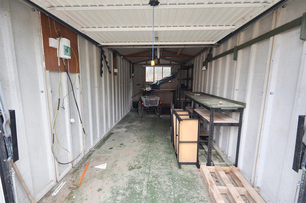 Property photo 1 of 2