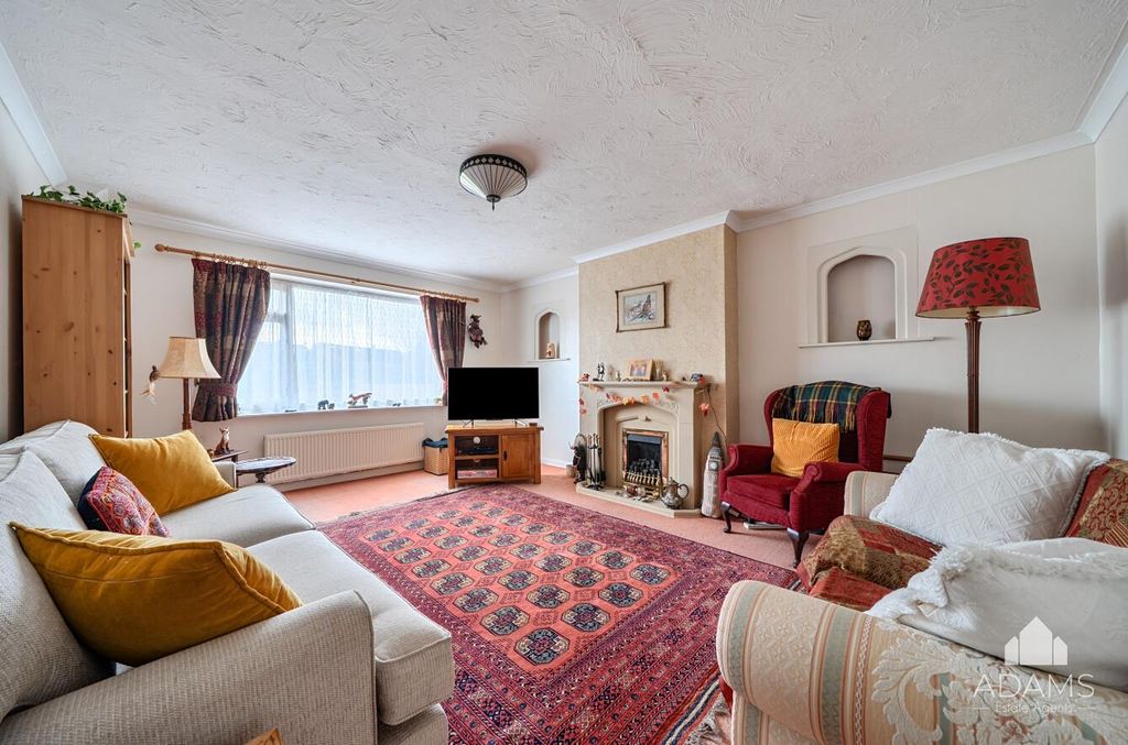 Property photo 3 of 19 Sitting Room