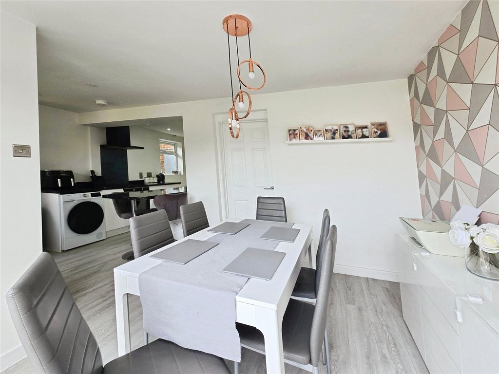 Property photo 2 of 12 Picture No. 11