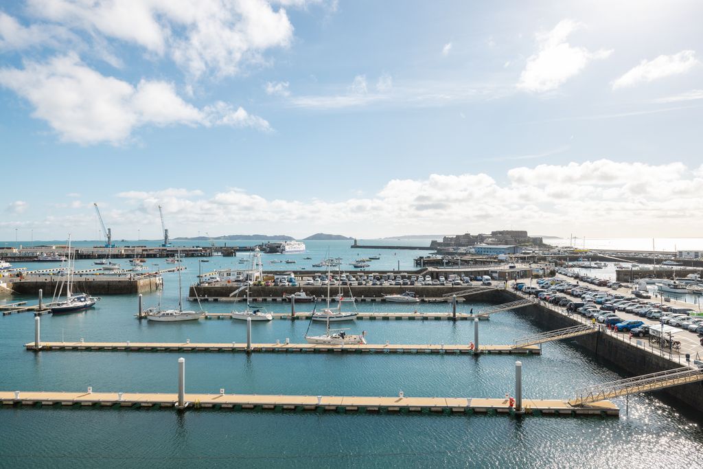 Property photo 2 of 20