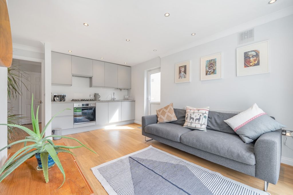 Property photo 1 of 17 Reception