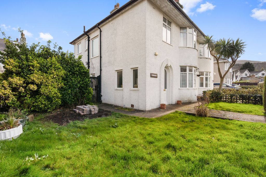 Property photo 2 of 28