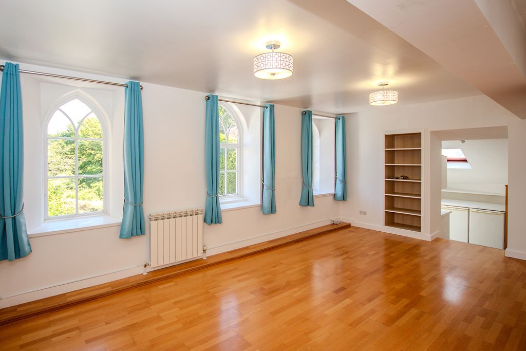 Property photo 3 of 10 Photo 2