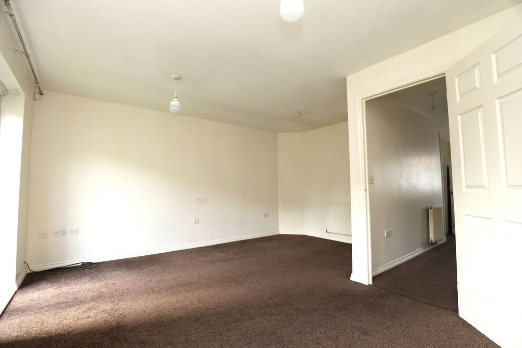 Property photo 3 of 27
