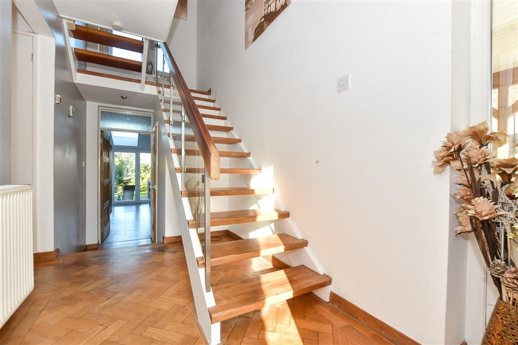 Property photo 2 of 19 Entrance Hall