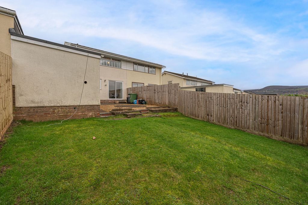 Property photo 2 of 28