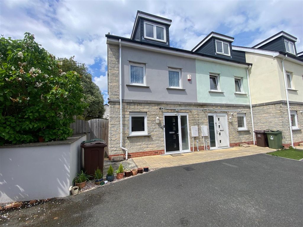 Property photo 1 of 18 Market Road