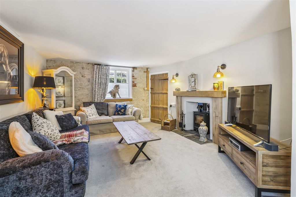 Property photo 2 of 25 Sitting Room