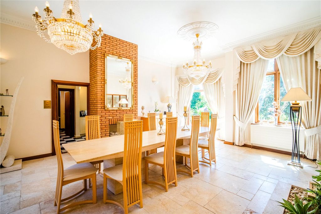 Property photo 3 of 39 Dining Room