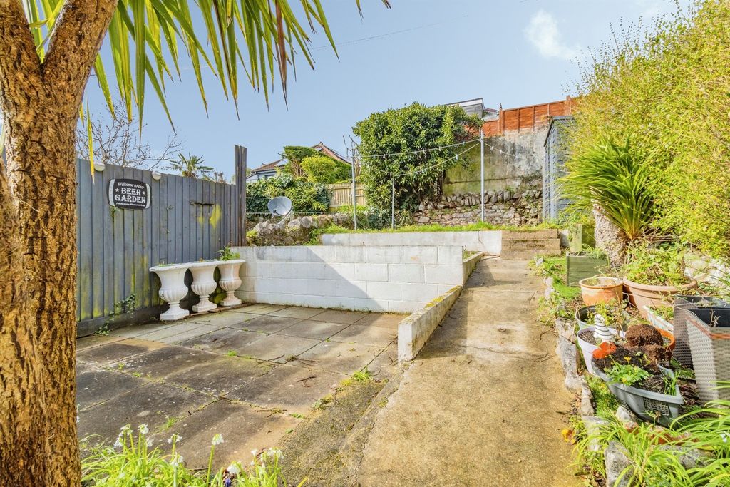 Property photo 2 of 20