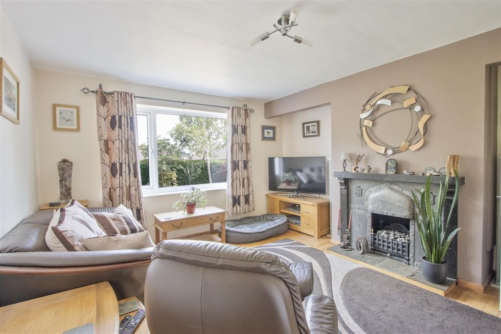 Property photo 2 of 16 Living Room