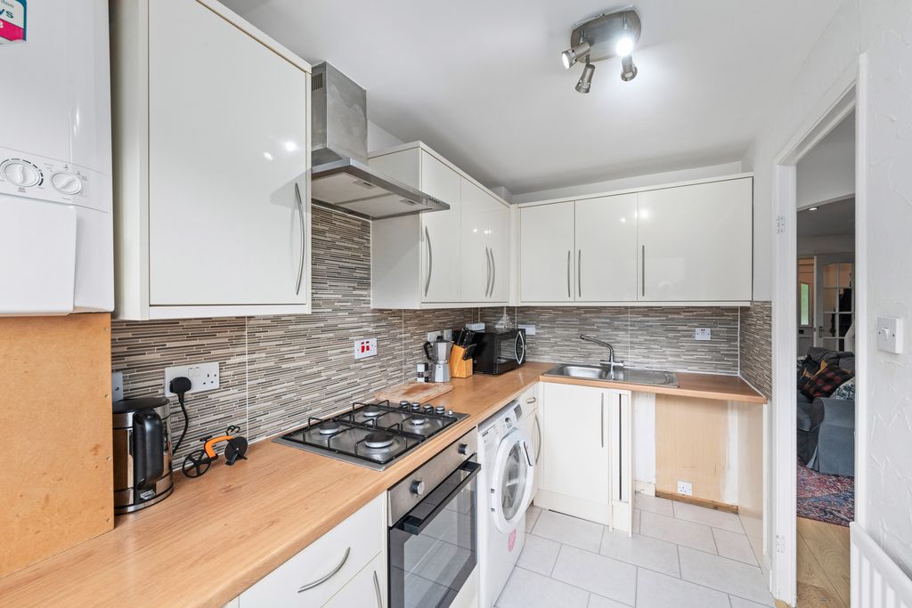 Property photo 3 of 15 63 Bishops Park 12