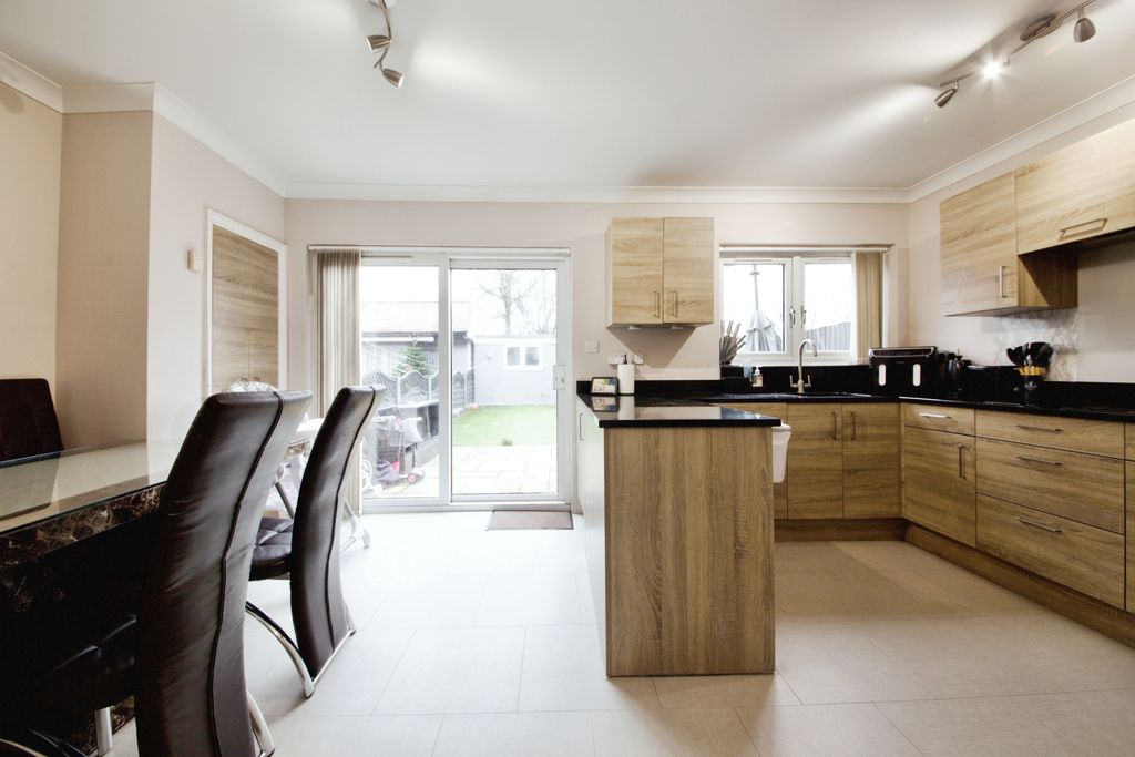 Property photo 3 of 16 Kitchen/Diner
