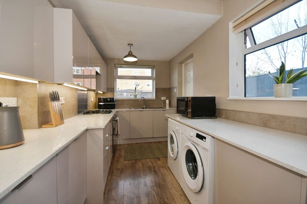 Property photo 3 of 19 Pbox-Img.Jpg