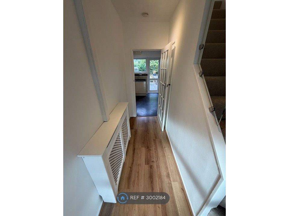 Property photo 2 of 27 Hallway