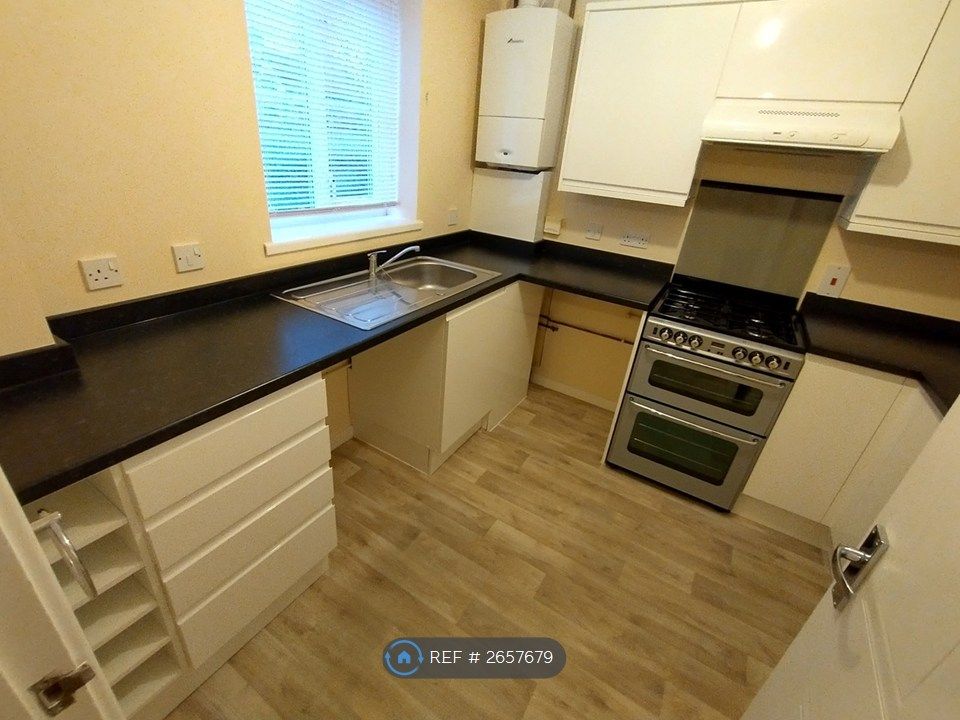 Property photo 3 of 19 Kitchen