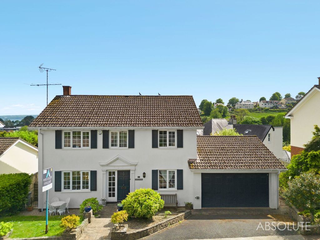 Property photo 2 of 32