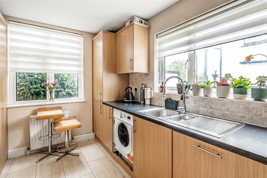 Property photo 3 of 15 41-Elmcroft-Drive-8.Jpg