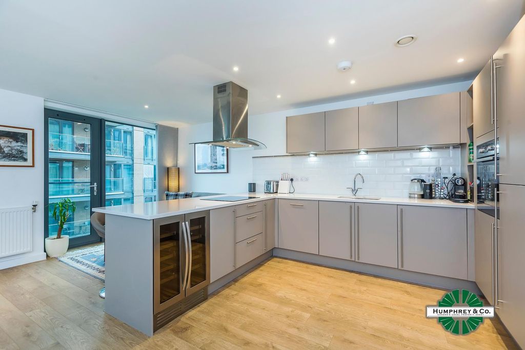 Property photo 1 of 14 Two Bedroom Flat In All Popular Hale Village