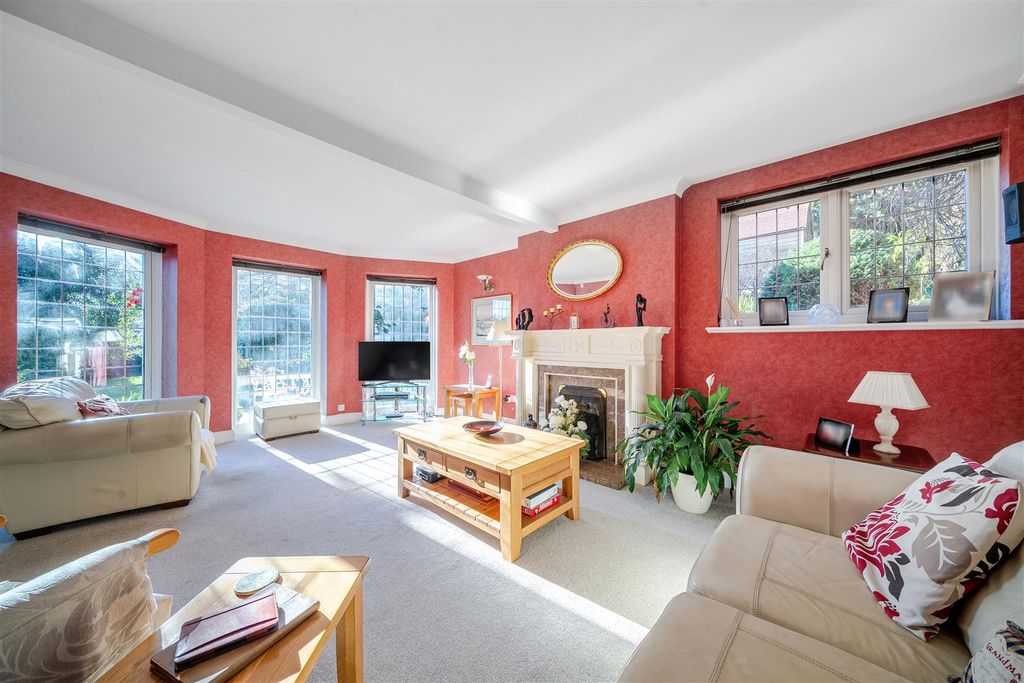 Property photo 2 of 19 Sitting Room