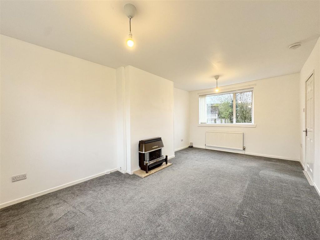 Property photo 3 of 20 Lounge