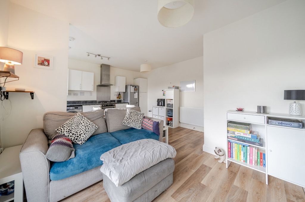 Property photo 1 of 11 1401916-4-698c62E...