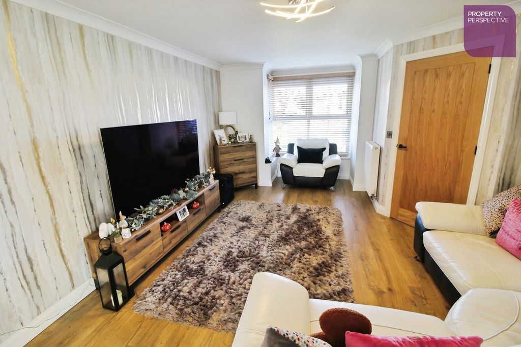 Property photo 2 of 15 Lounge