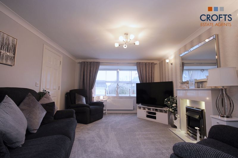 Property photo 3 of 15 Lounge