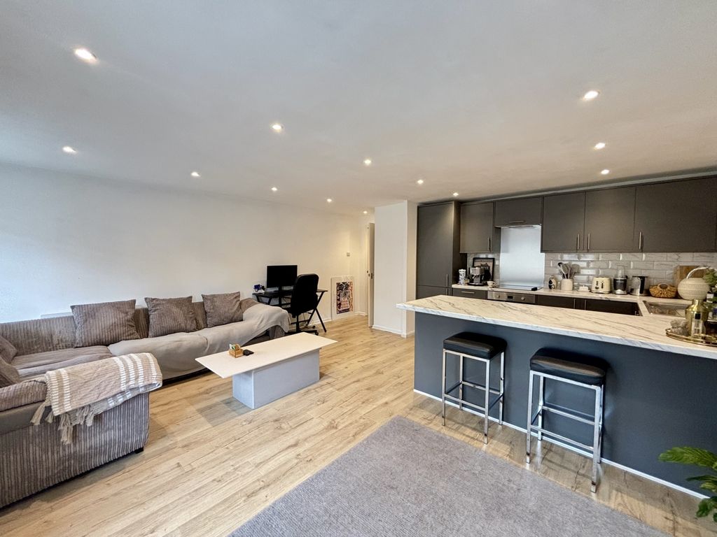 Property photo 2 of 17 Image00003