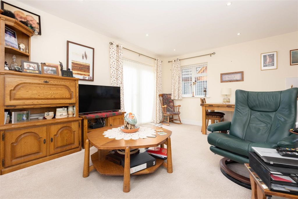 Property photo 2 of 19 Lounge/Diner