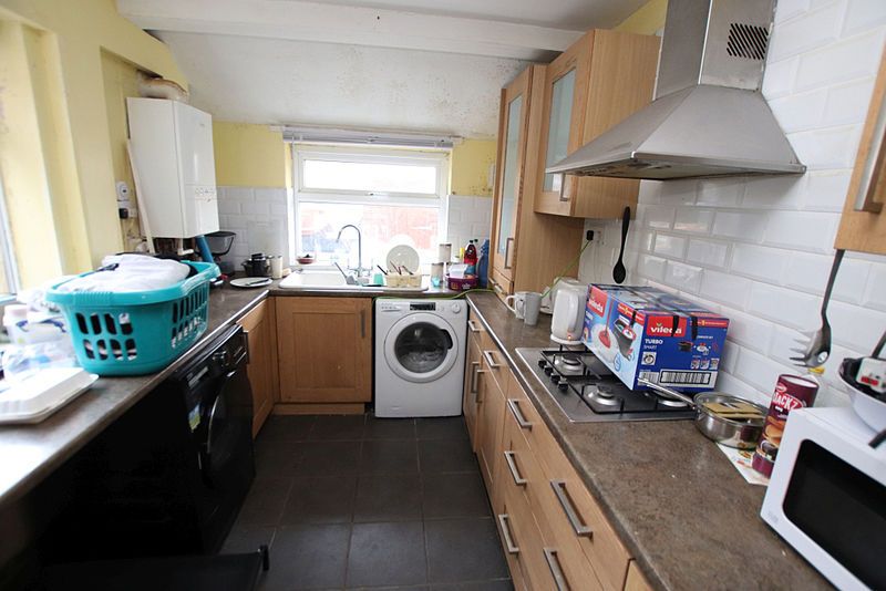 Property photo 3 of 5 Kitchen