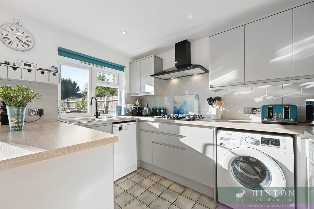 Property photo 3 of 11 8