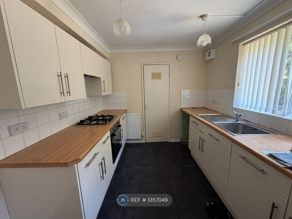 Property photo 3 of 8 Kitchen