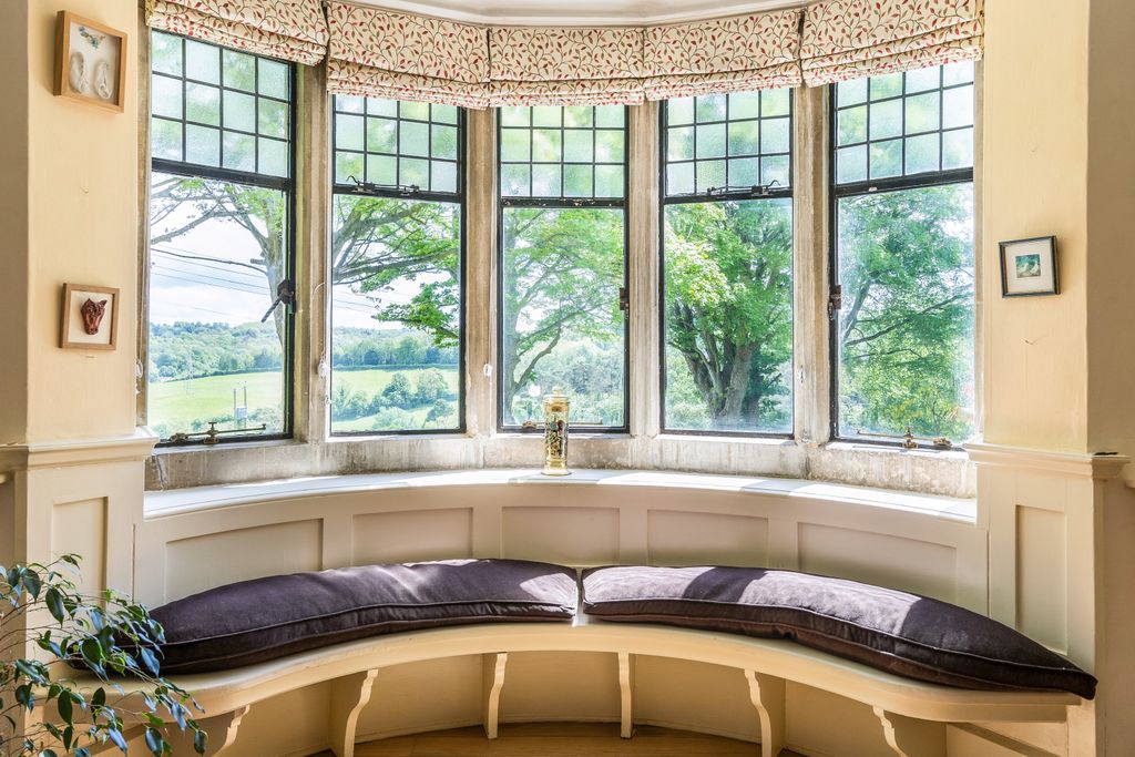 Property photo 3 of 20 Library