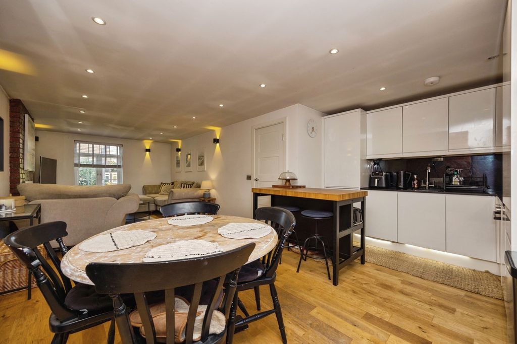Additional image 8 of 2 bed flat for salePortsmouth Road, Milford, Godalming, Surrey GU8