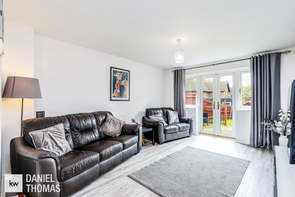 Property photo 2 of 17