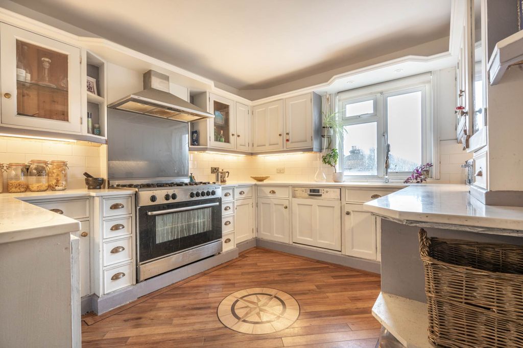 Property photo 3 of 22